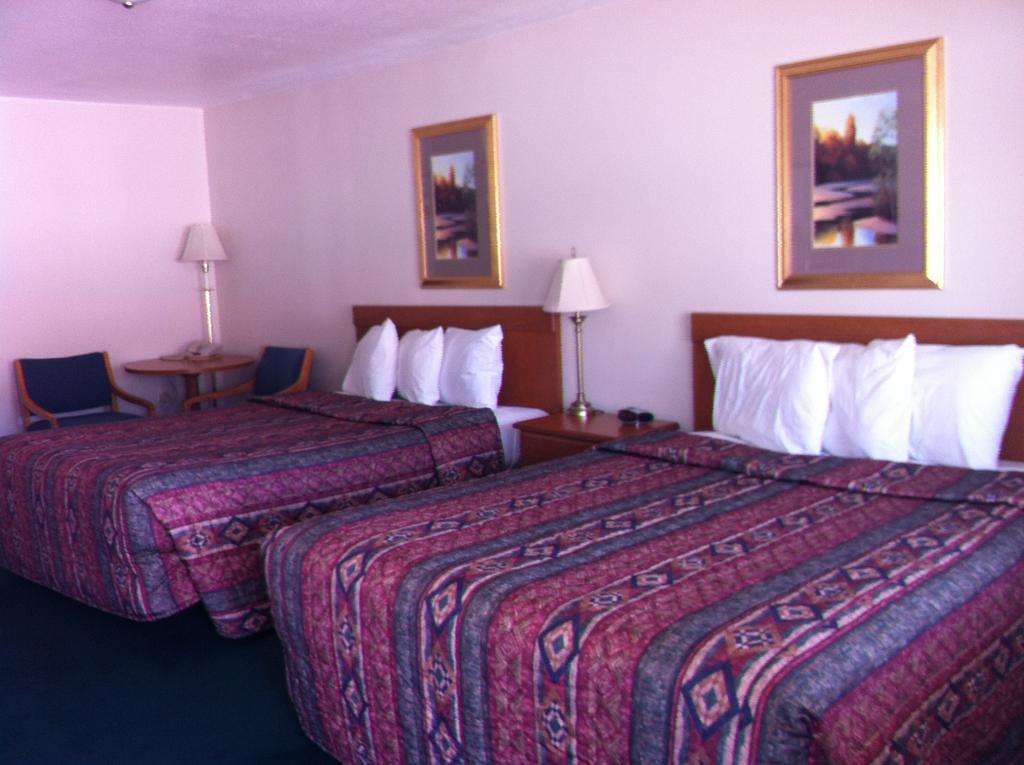 Legacy Inn Price Værelse billede